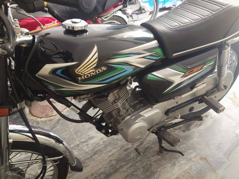 Honda CG125 Black color 6