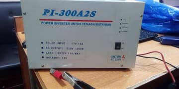 solar invorter 300w  220v.  0303+0232722