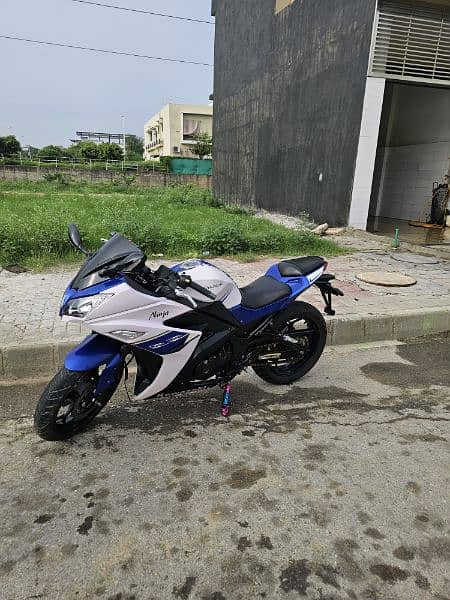 Kawasaki Ninja 400 replica 6