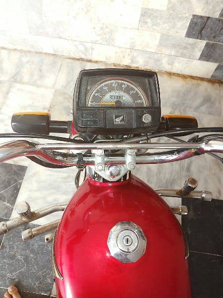 Honda CD70 4