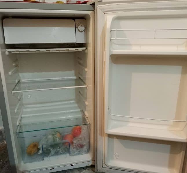 Generaltec room fridge with freezer 1