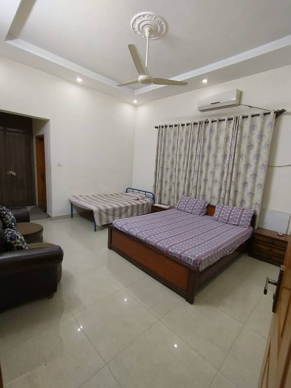 Girls hostel for rent in muree road near 2 double road 1