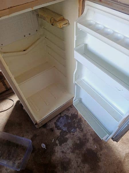 refrigerator good condition 2