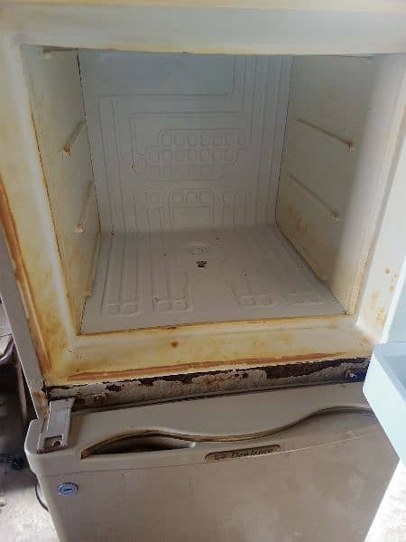 refrigerator good condition 3