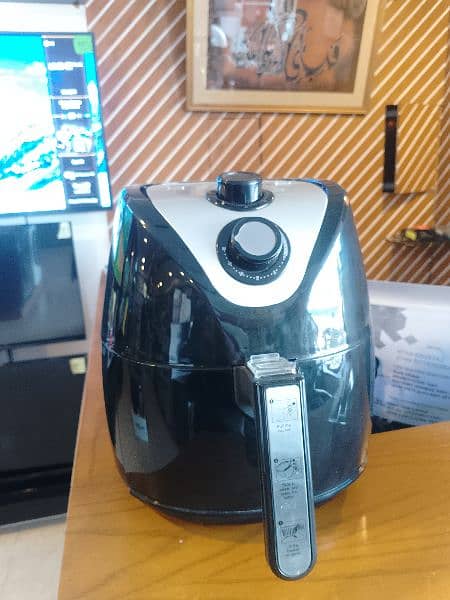 Air fryer International Quality Black&Decker Brand AF200 2