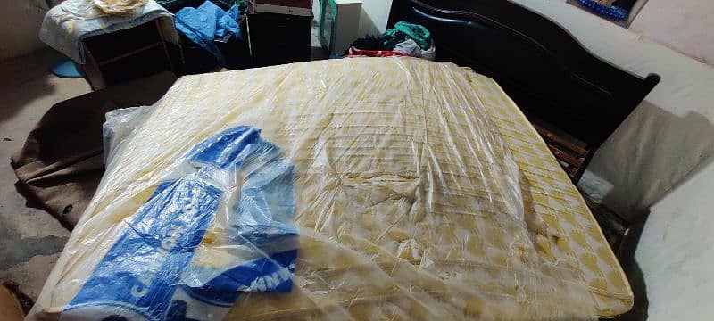 Double bed mattress foam good condition 2