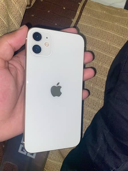 iphone 11 128/Gb factory unlocked with box and chrgr 2