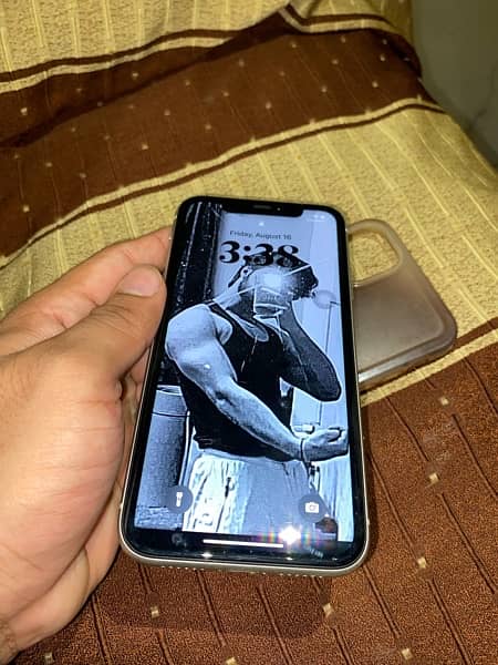 iphone 11 128/Gb factory unlocked with box and chrgr 13