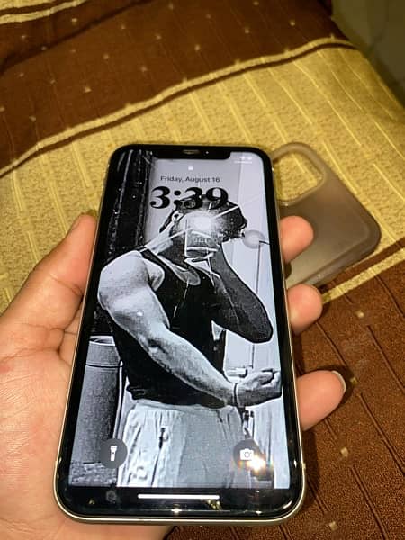 iphone 11 128/Gb factory unlocked with box and chrgr 14