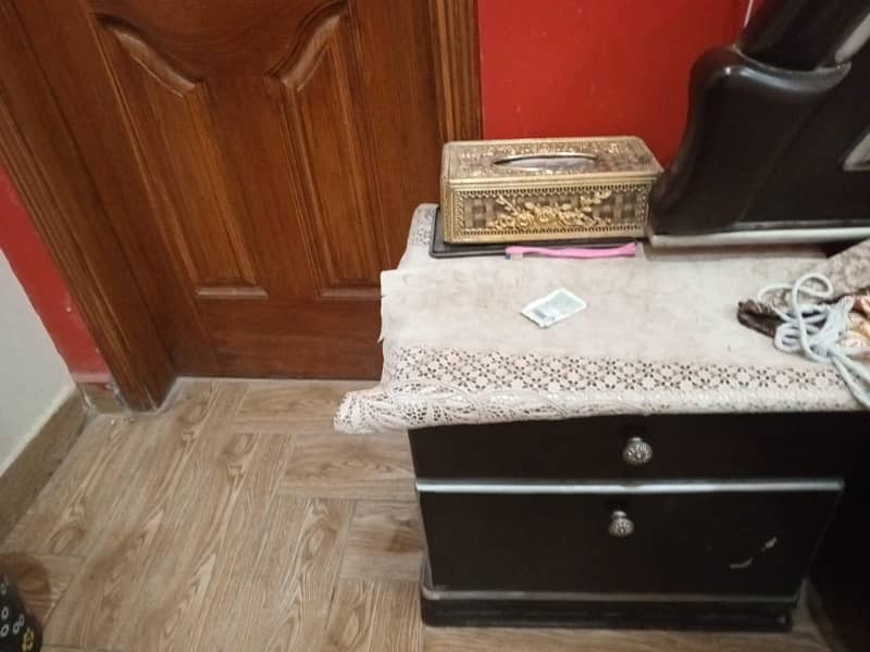 bed dressing good condition urgent sale 3