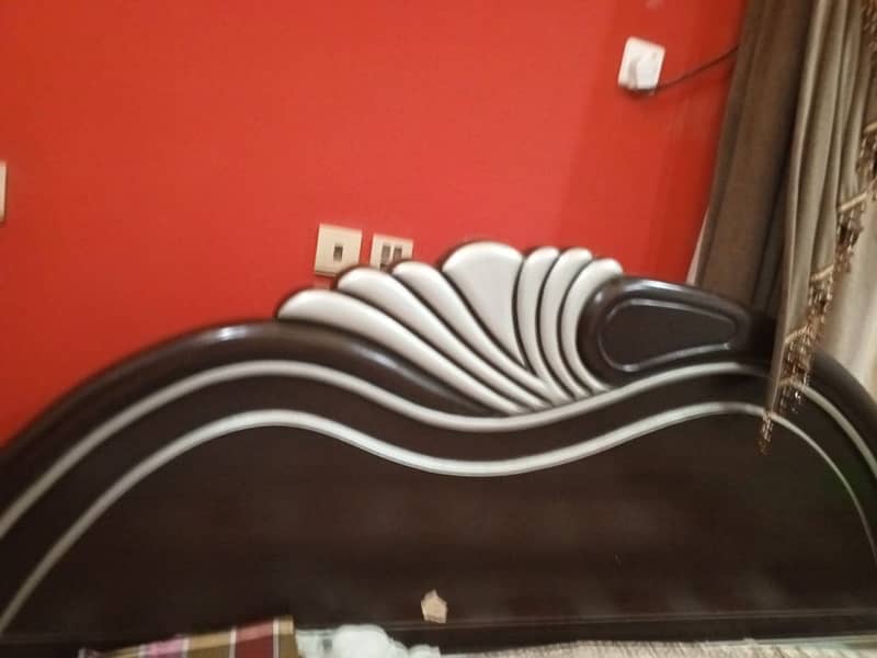 bed dressing good condition urgent sale 5