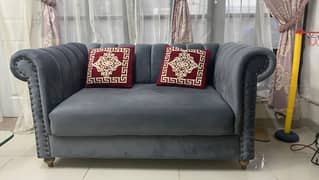 90% new ,Modern style sofaGenerously sized, with plush cushions for ma