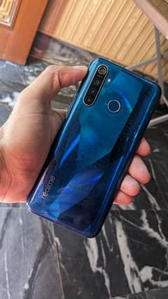 Realme 5 pro.  8/128 full box