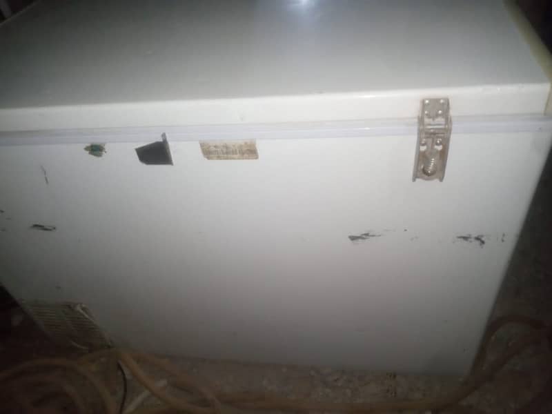 2 deep freezer for sale 1 single door 1 double door 4