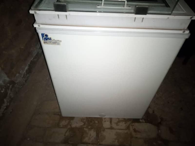 2 deep freezer for sale 1 single door 1 double door 7