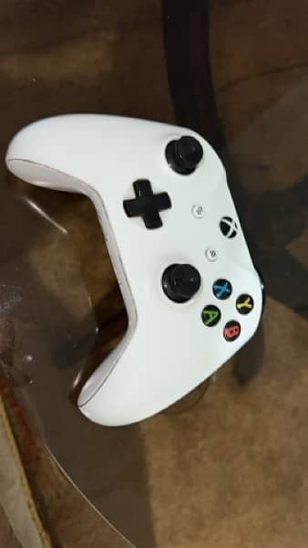 Xbox One S With Box and one controller 2