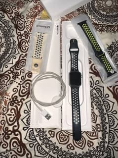 Apple Watch Series 2 (38mm) with orignal charger and strips 0