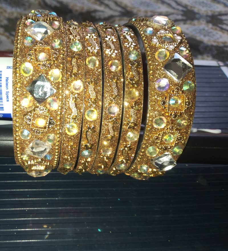 3 set of bangles and used make up in good condition 2