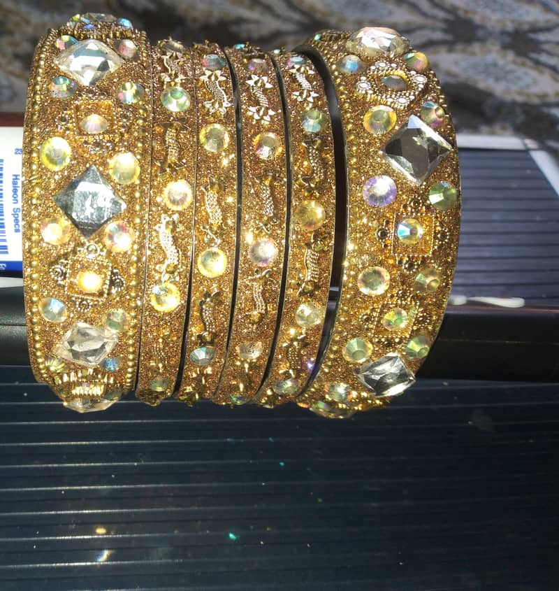 3 set of bangles and used make up in good condition 3