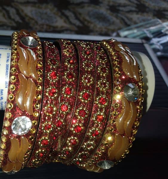 3 set of bangles and used make up in good condition 4