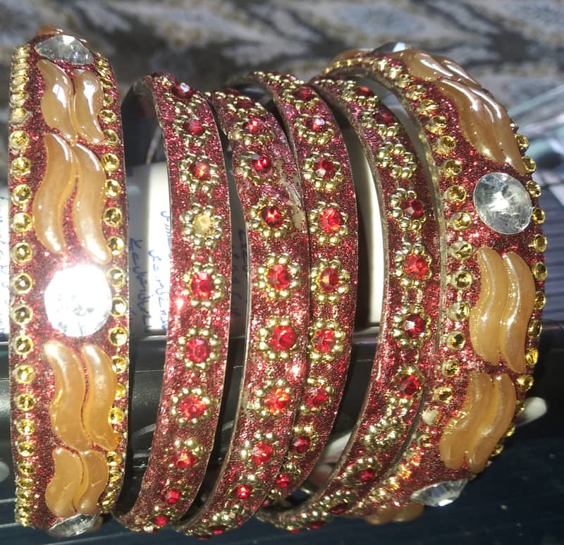 3 set of bangles and used make up in good condition 6