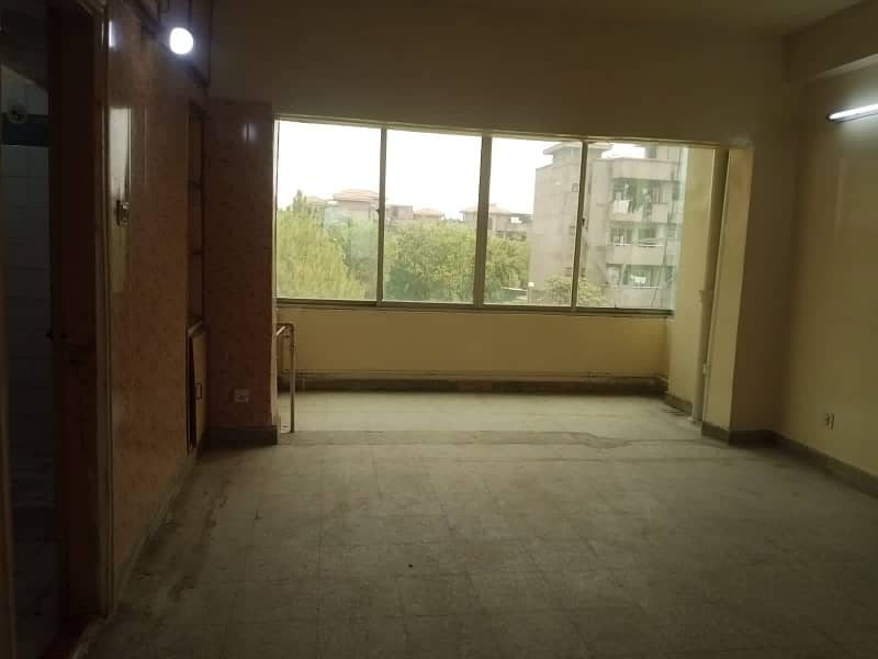 2 bathroom Flat Available for rent in g11/4 3