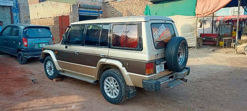 Mitsubishi Pajero 1987 3