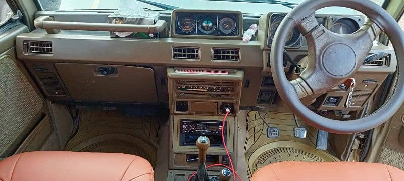 Mitsubishi Pajero 1987 7