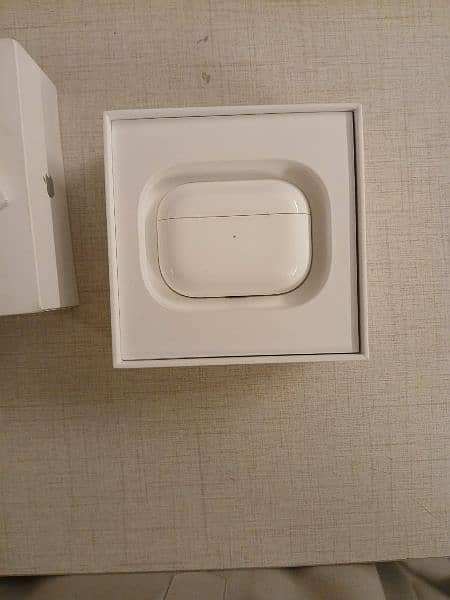 Apple AirPods pro 2019 left bud only 6