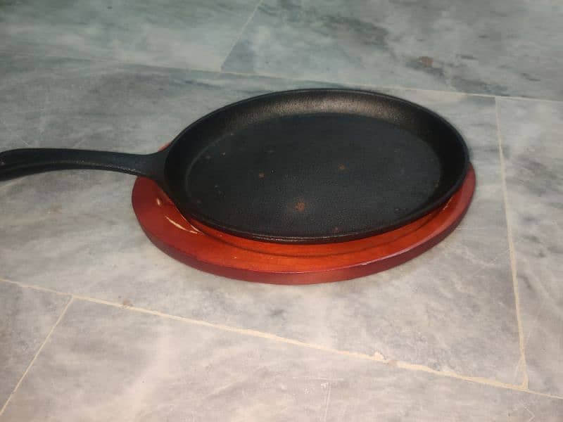 CASTLE IRON, HANDI FRIPAN, SERVING PAN 4