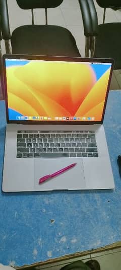 Apple MacBook Pro 2017 i7 16/1TB Ssd Very Low Price