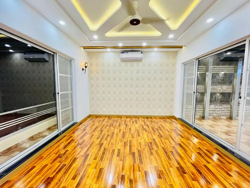 ONE KANAL BRAND NEW LUXURY HOUSE AVAILABLE FOR SALE 1