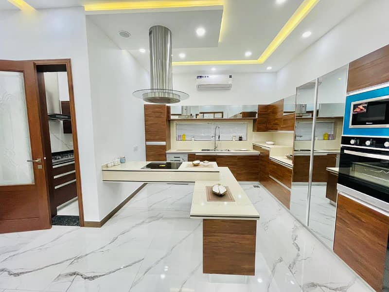 ONE KANAL BRAND NEW LUXURY HOUSE AVAILABLE FOR SALE 7