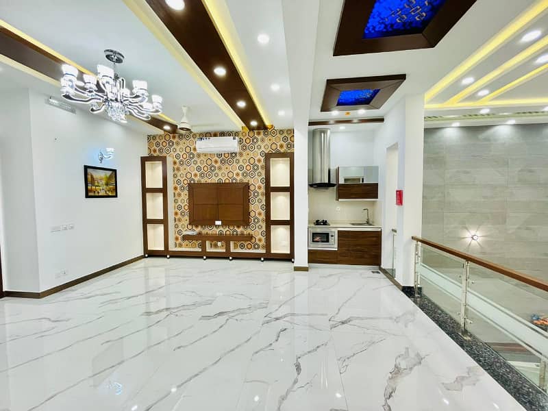 ONE KANAL BRAND NEW LUXURY HOUSE AVAILABLE FOR SALE 11