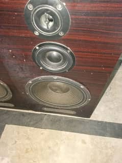 speaker 2 pieces huge with  Japani baiser 0