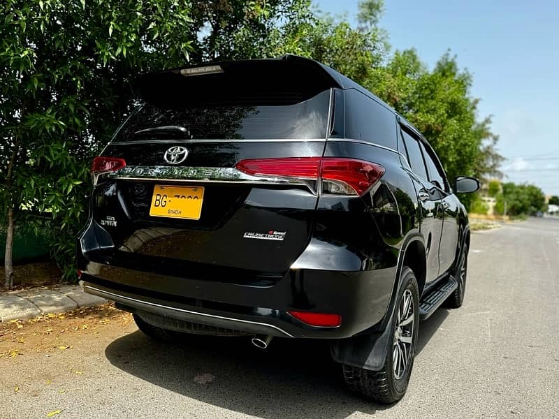 2018 Toyota Fortuner V Variant Petrol 4x4 - Immaculate Condition 0