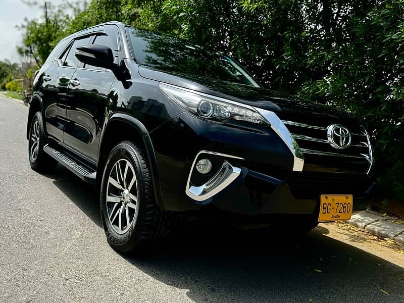 2018 Toyota Fortuner V Variant Petrol 4x4 - Immaculate Condition 1