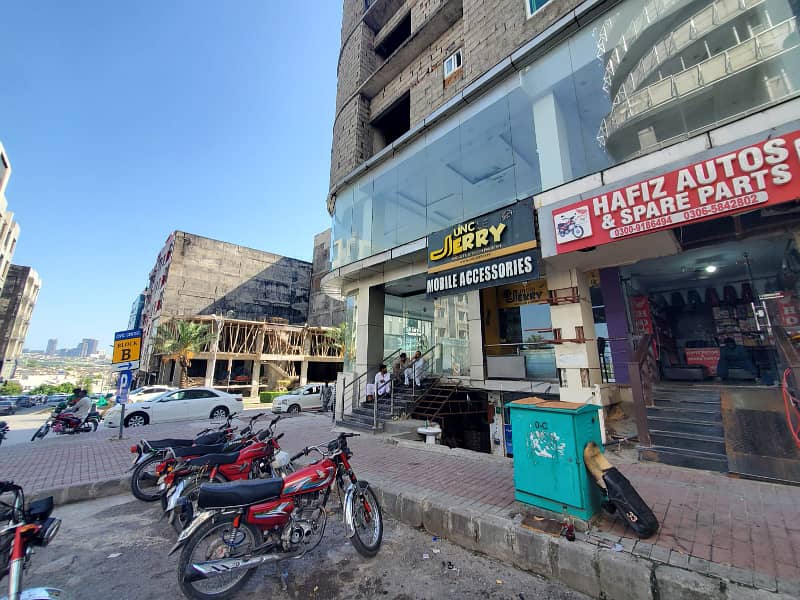 300sq-ft Ground floor Shop available for rent in civic center 2