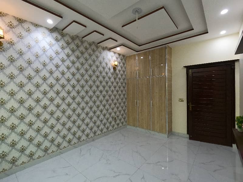 Ideal Prime Location 10 Marla House Available In Johar Town Phase 1 - Block F2, Lahore 31