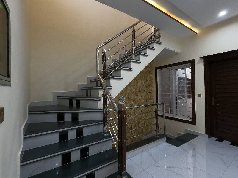 Ideal Prime Location 10 Marla House Available In Johar Town Phase 1 - Block F2, Lahore 33