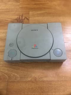 old PlayStation 1 with controller a little bit issue