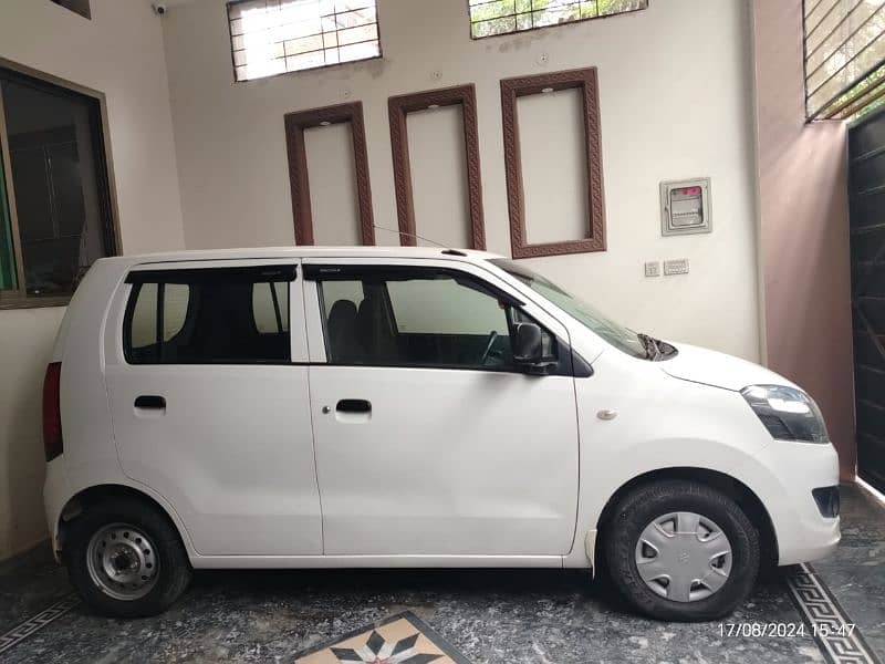 Suzuki Wagon R 2022 URGENT SALE 16