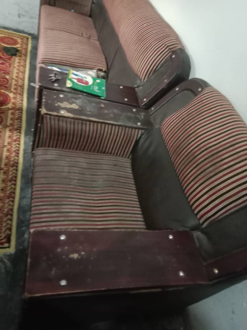 5 seaters used sofa intahi Kam qeemat main 5