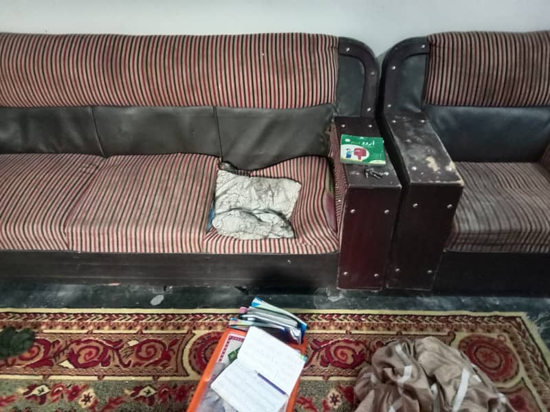 5 seaters used sofa intahi Kam qeemat main 6