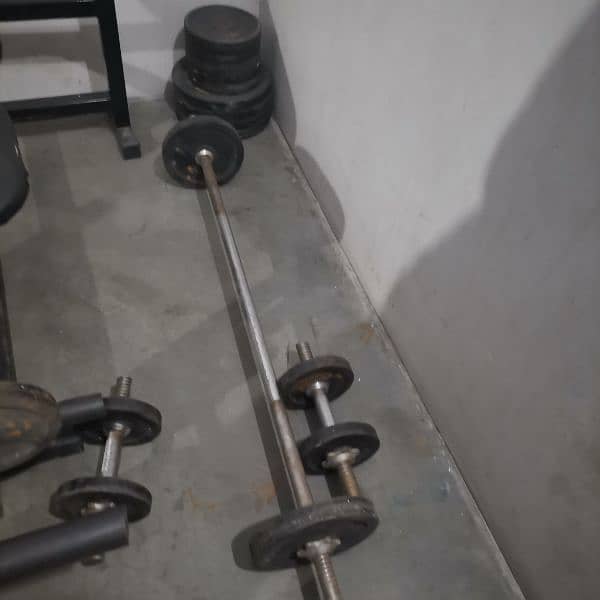 Bench press with two dumbells and 2 bars with 100 kg of weight plates 2