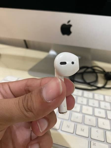 Apple airpods 1st generation in used brand new condition 4