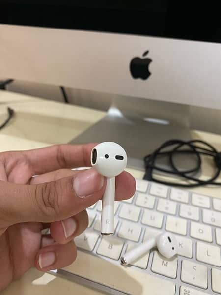 Apple airpods 1st generation in used brand new condition 5