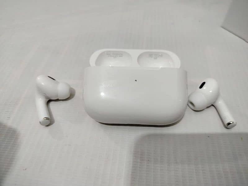 AirPods Pro 2 (2nd Generation) 8