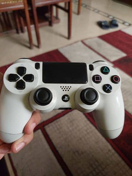 PS4 glacier white 1