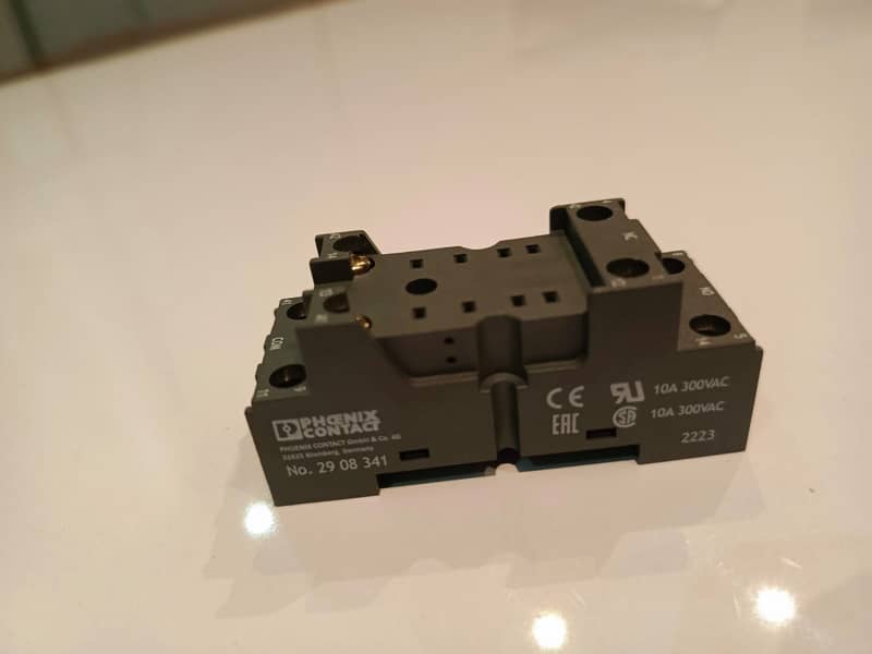 24V DC 8 Pin Flat Relays with Base Phoenix Contact 2